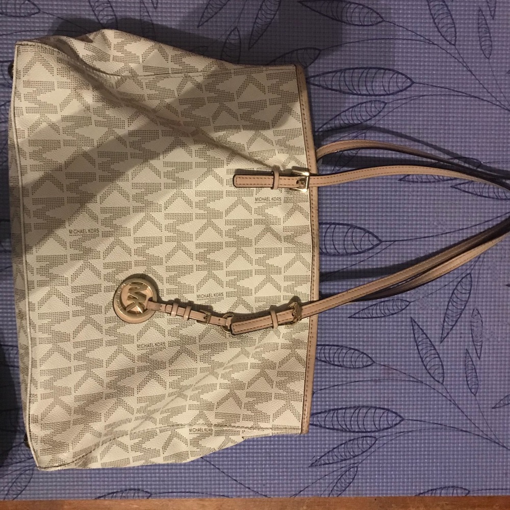 Micheal Kors purse